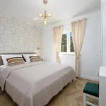 Maris *