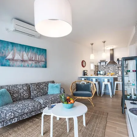 Maris Apartment *