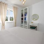Maris Apartment *