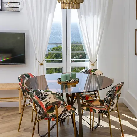 Maris Apartment *