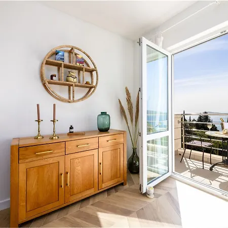 Maris Apartment *