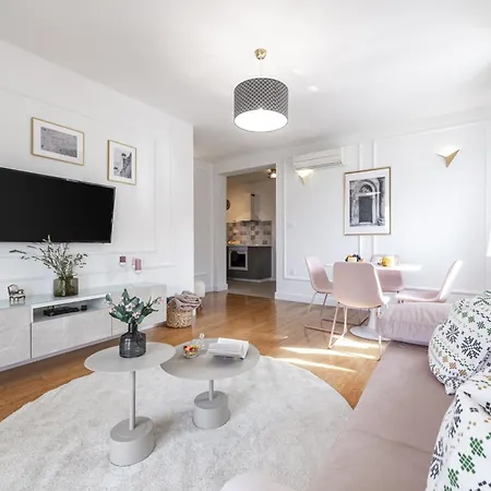 马里斯公寓 * 米利尼